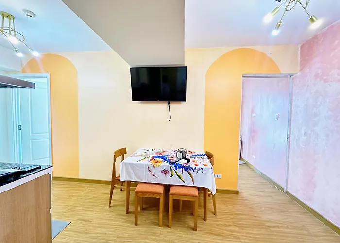 2 Bedroom Summer Themed Unit At Azure Apartamento Manila